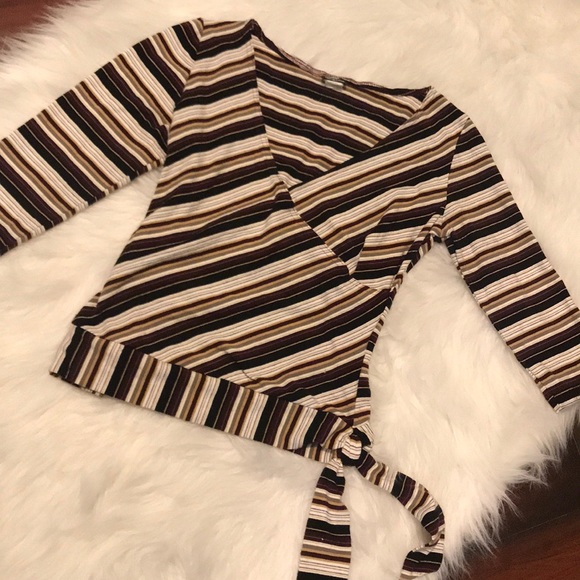 ✨ 1/2 Sleeve Top ✨ - Picture 1 of 5